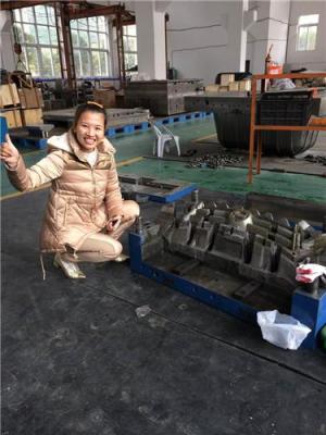 開模定制汽車內(nèi)飾模具制造商