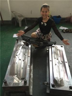 大型注塑汽車內(nèi)飾模具廠