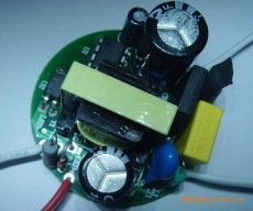 LED驱动电源构成原理及特点